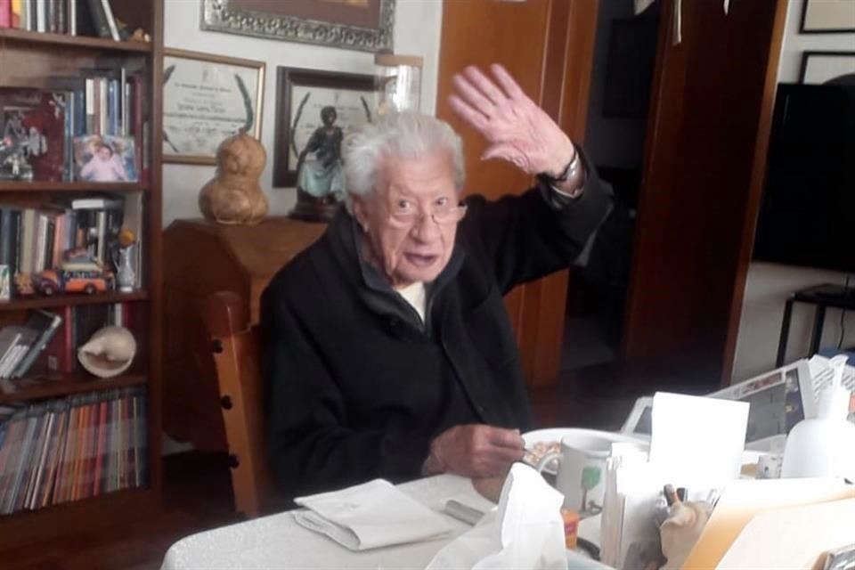 En su cumpleaños 97, Ignacio López Tarso pide que lo llamen para trabajar.