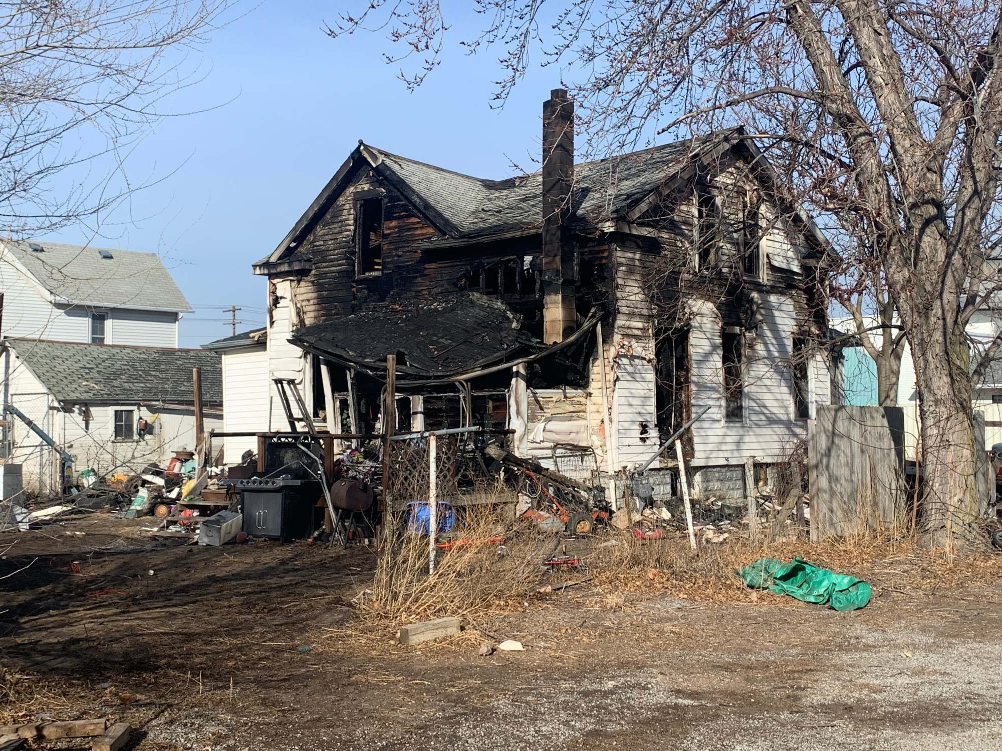 La comunidad de Pierce se une tras el incendio de una casa.