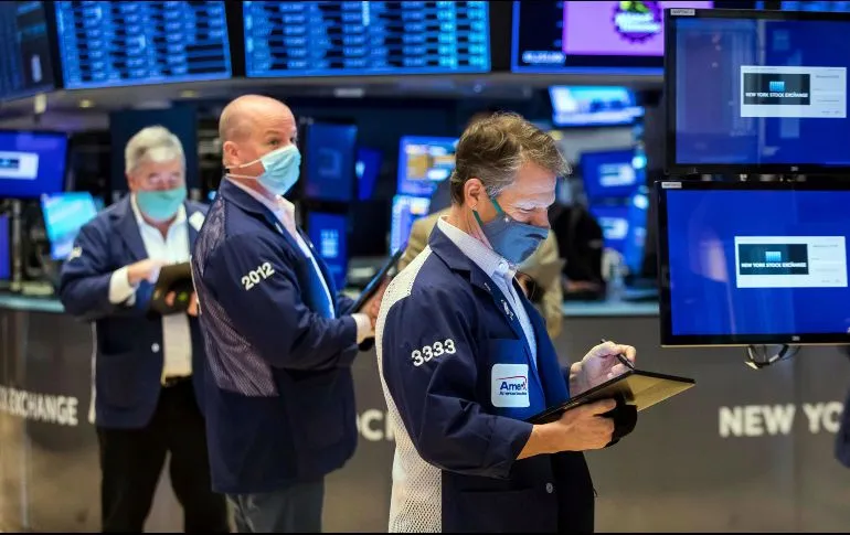 Wall Street cierra mixto, pero el Nasdaq repunta a última hora.