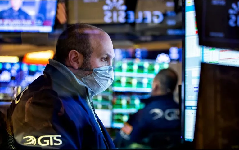 Wall Street cae mientras se dispara el rendimiento de los bonos.