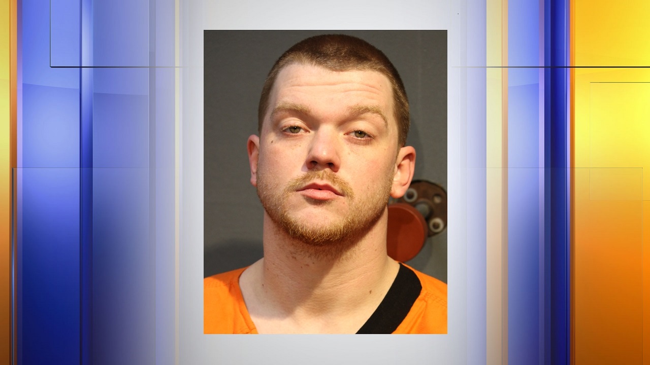 Hombre de Sioux City arrestado en relación con robo después de supuestamente acosar a su ex novia.