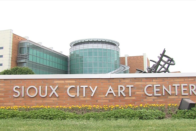 El Centro de Arte de Sioux City alberga la 33ª exhibición anual de Arte Juvenil.