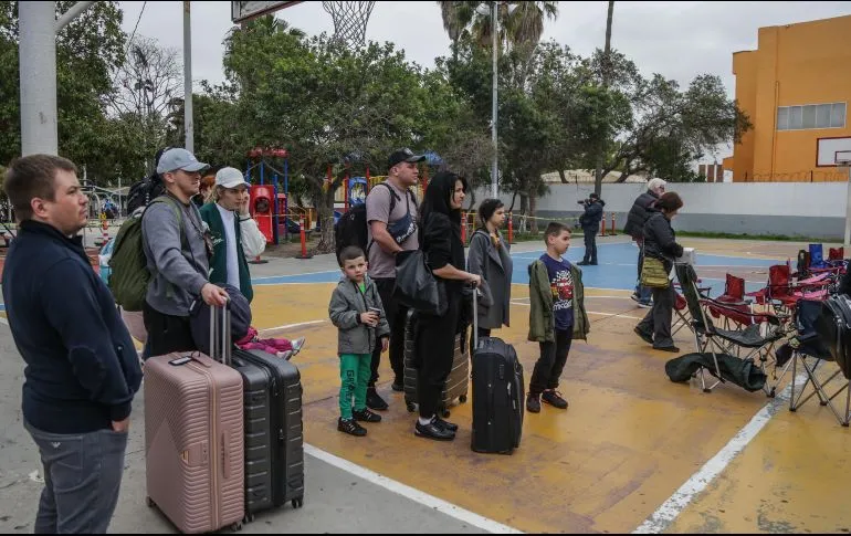 Refugiados ucranianos son ubicados en albergue temporal en Tijuana.