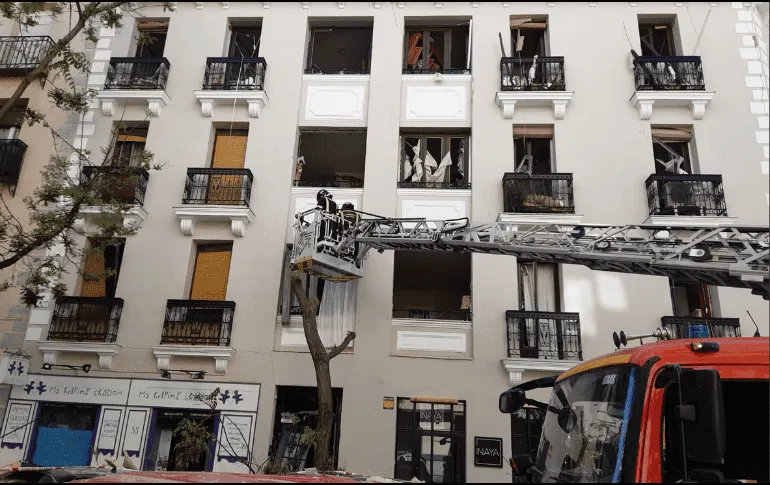 Dos muertos y 18 heridos por la explosión en un edificio de Madrid.