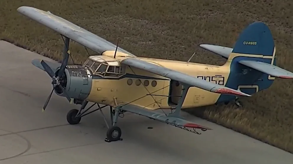 Un cubano aterrizó en el sur de Florida en una avioneta de fabricación rusa de la década de 1940.
