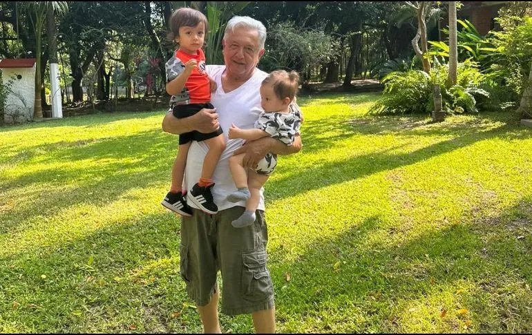 López Obrador presume a sus nietos previo a su cumpleaños este domingo.