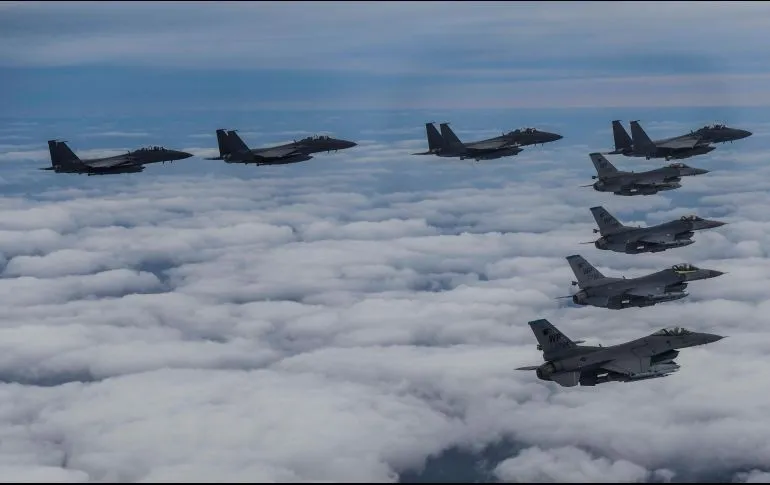 Corea del Sur despliega cazas tras detectar 180 aviones de guerra norcoreanos.