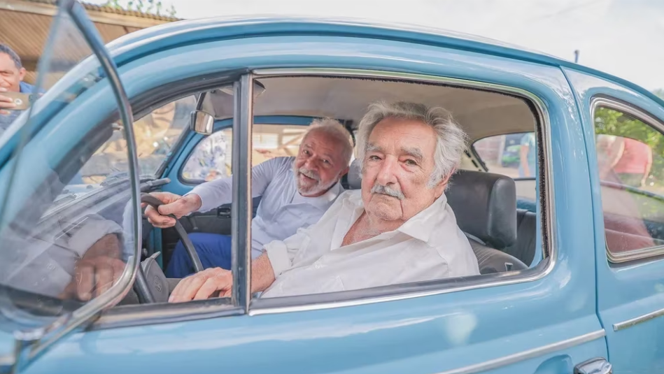 Pepe Mujica recibió a Lula en su chacra y dejó señales políticas para Uruguay.