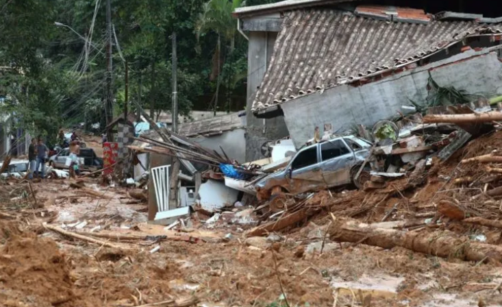 Muertos por lluvias en Sao Paulo llegan a 65; concluyen búsquedas.