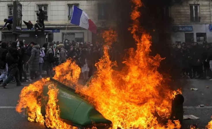 Termina la huelga de basuras en París, las protestas decaen.
