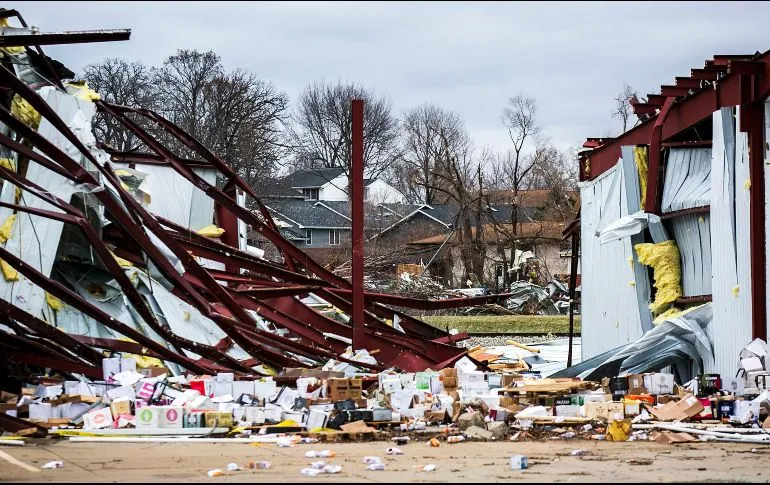 Estados Unidos: Suben a 26 los muertos por tornados, con miles de casas destrozadas.