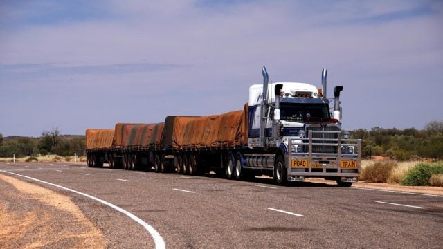 México urge a EU detener inspecciones de gobierno texano a transporte de carga.