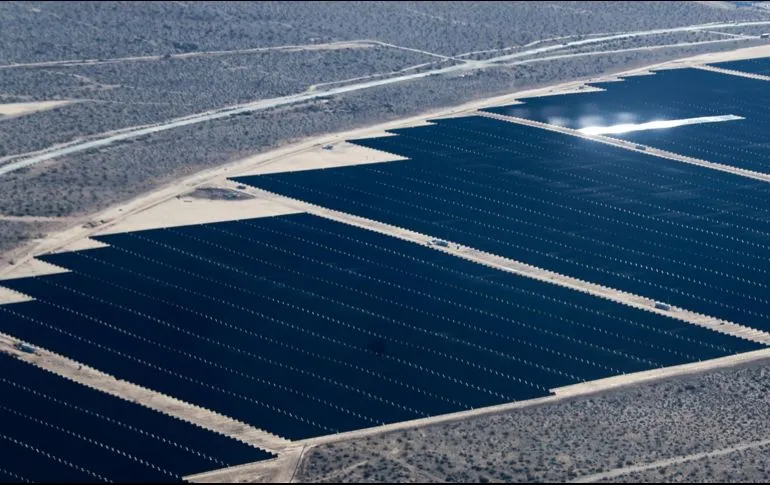 Francia hace préstamo millonario a México para nueva megaplanta solar.