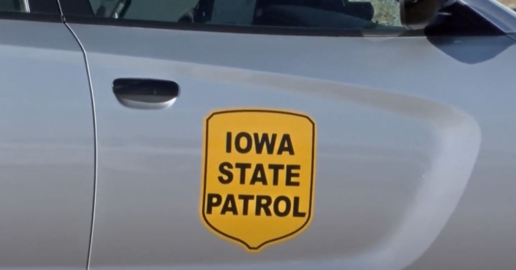 Muere una persona en accidente automovilístico en Iowa e incendio.