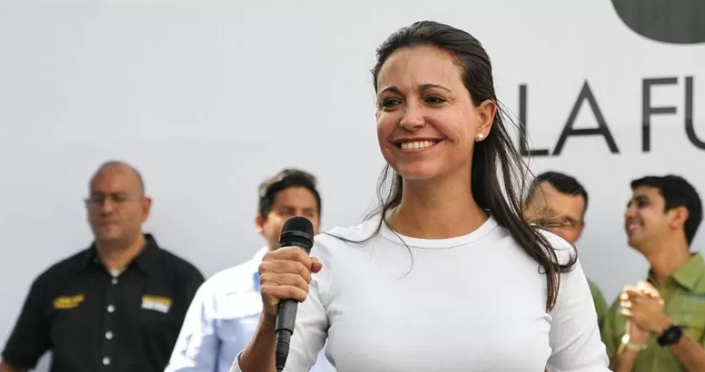 Inhabilitan para ocupar cargos públicos por 15 años a María Corina Machado, una de las precandidatas presidenciales más populares de Venezuela.