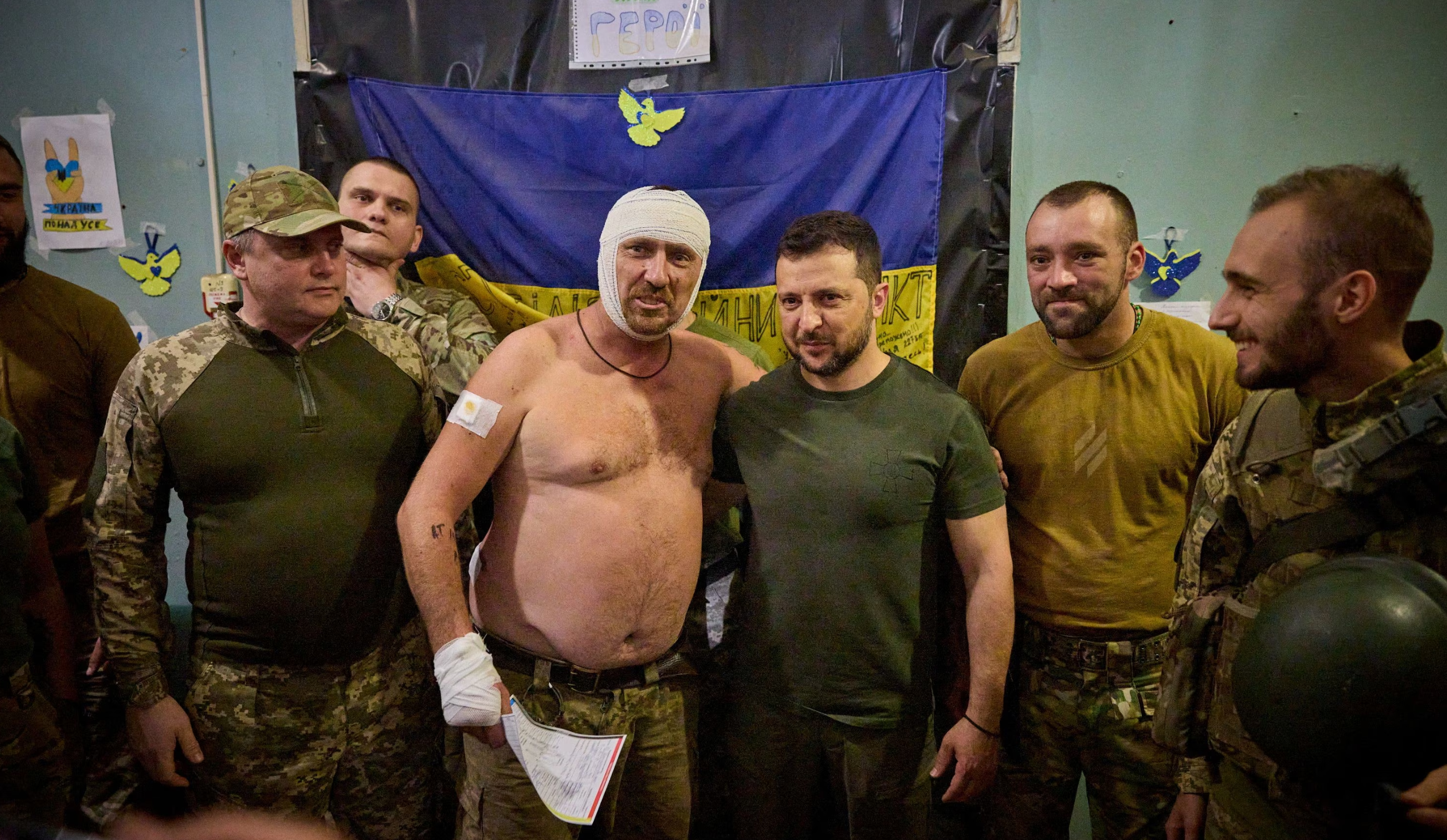 Avanza la contraofensiva Ucraniana y Volodimir Zelensky visitó a las tropas en el frente de Donetsk.