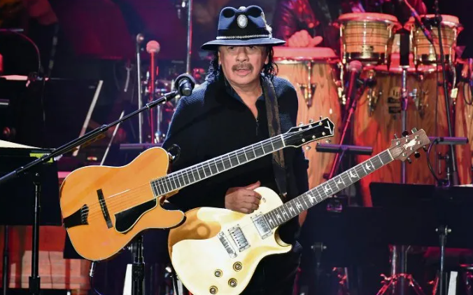 Carlos Santana se mete en líos de “clóset”