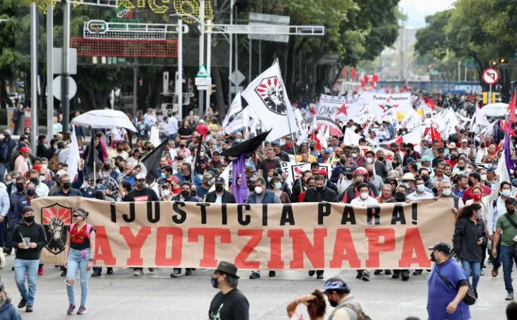 López Obrador se reúne con fiscal para caso Ayotzinapa.