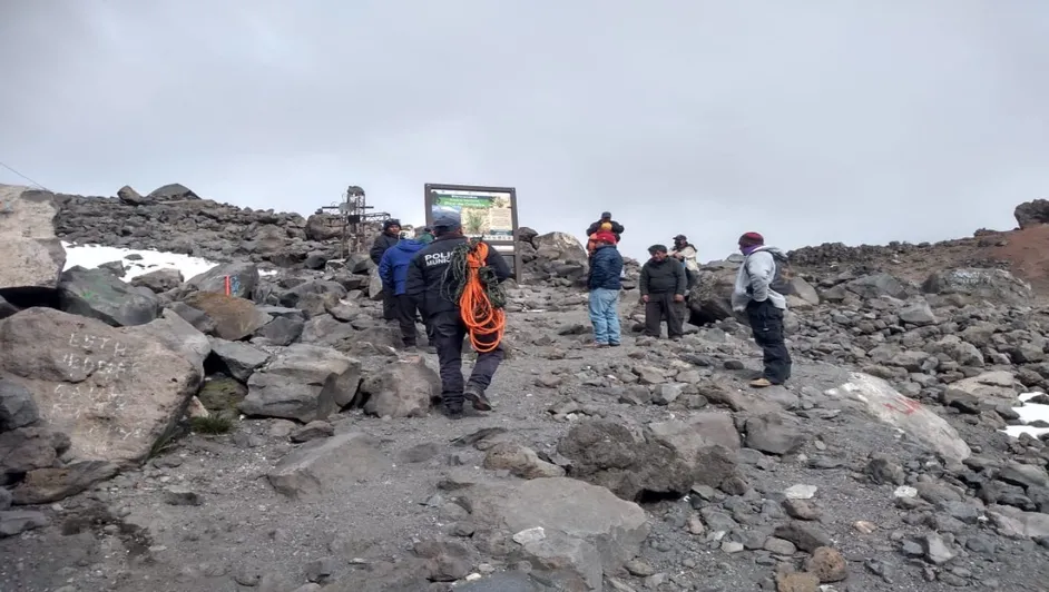 Mueren 4 alpinistas tras caer del Pico de Orizaba en Puebla.