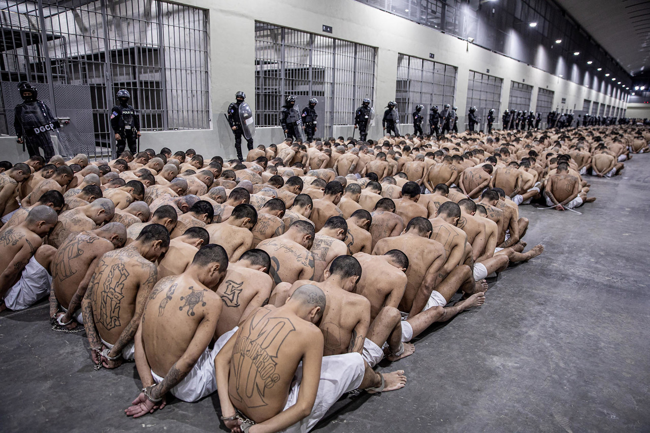Una persona muere cada cuatro días en las cárceles de Nayib Bukele en El Salvador.