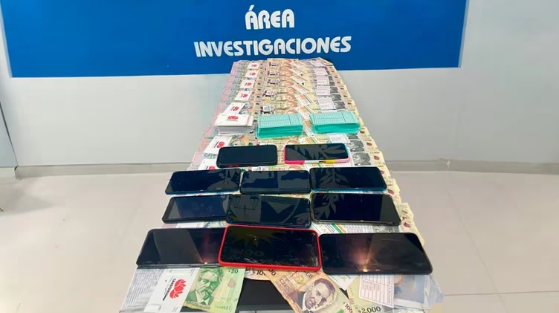 La mafia colombiana de los prestamistas “gota a gota” se expande en Uruguay: la justicia imputó a 30 personas.