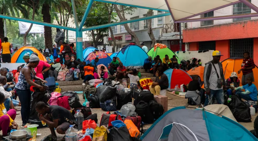 Grave crisis de migrantes en CDMX: albergues colapsados e inicia desalojo masivo de extranjeros.