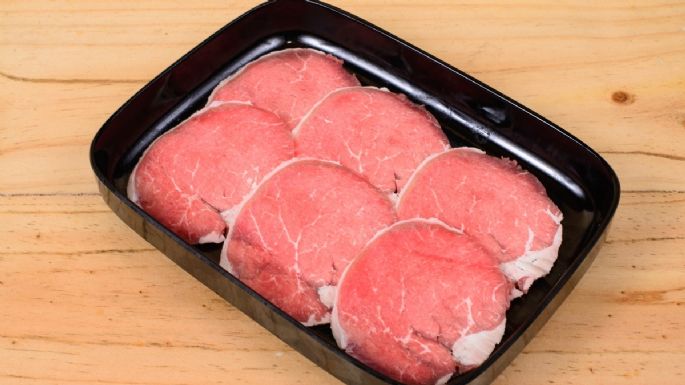 ¿Es conveniente congelar la carne a punto de caducar para consumirla después? Epidemiólogo responde.