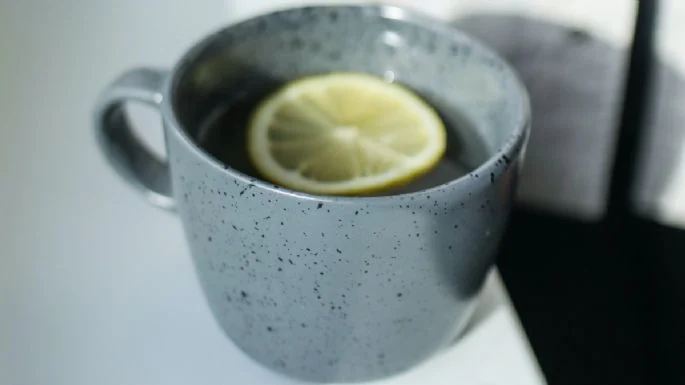 Café con limón: ¿Cómo se toma, antes o después de comer?