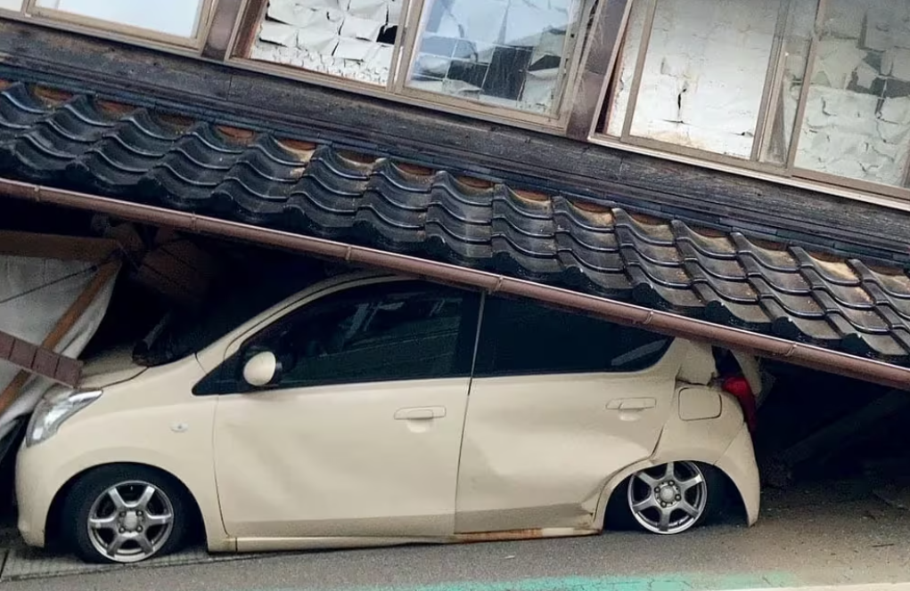 Un sismo de 7,6 grados en Japón generó un tsunami, cortes de energía y derrumbes que dejaron personas atrapadas.