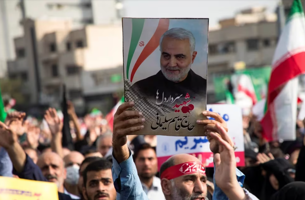 Al menos 73 muertos por explosiones en un acto por el cuarto aniversario de la muerte del general iraní Qassim Soleimani.