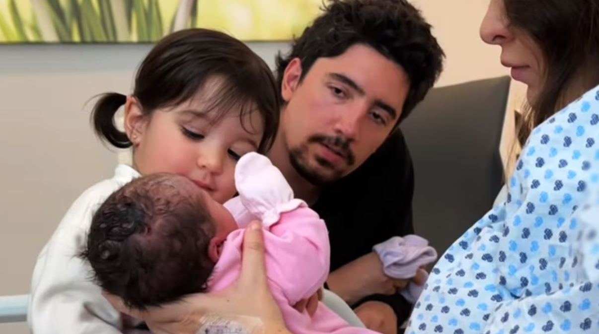 Alex Fernández recibe a su segunda hija y así celebró el Potrillo convertirse en abuelo.