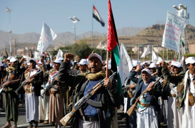 EEUU volvió a incluir en su lista de grupos terroristas a los hutíes de Yemen por los ataques en el mar Rojo.