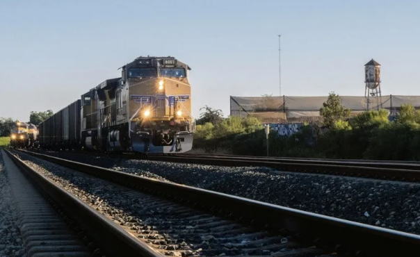 Se atora la reapertura de cruces ferroviarios de la frontera con EU.