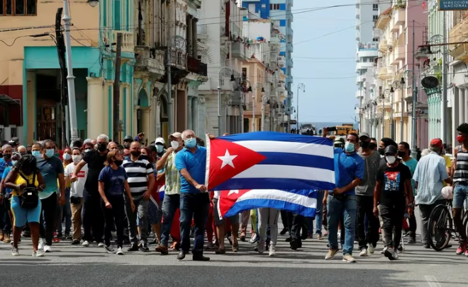Familiares de 34 presos políticos en Cuba buscan una ley de amnistía para su liberación.