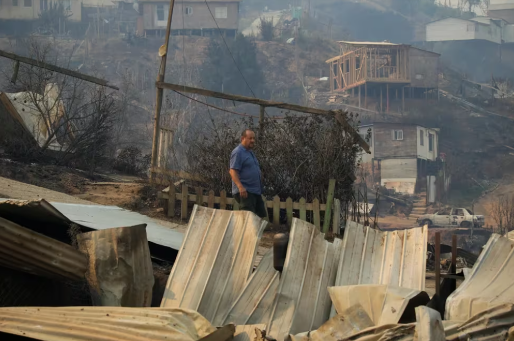 Devastación en Chile: el número de muertos por los incendios ascendió a 56 y hay más de 370 desaparecidos.