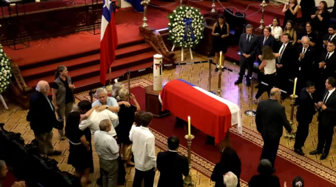 Chile despide a Sebastián Piñera: funcionarios y ciudadanos rinden tributo al ex presidente en Santiago.