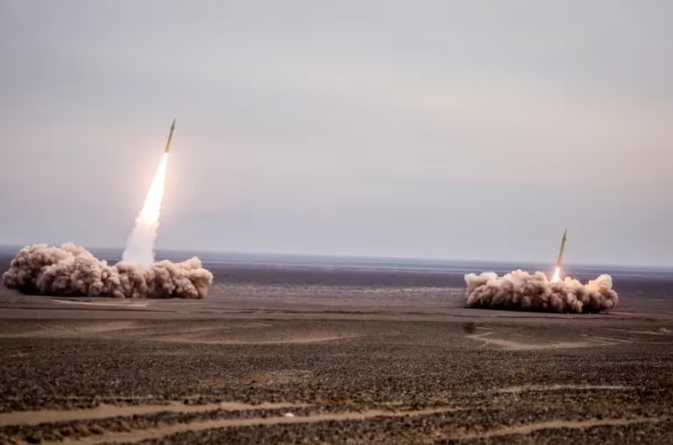 El régimen de Irán simuló un ataque a una base israelí en una prueba de misiles.