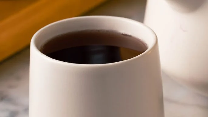 ¿Cómo afecta a tu hígado consumir en exceso el té de romero? Esto dicen los especialistas sobre la bebida.