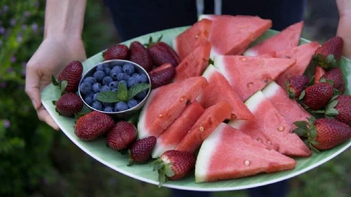 4 frutas que te ayudarán a desintoxicar tus riñones si las incluyes en tu dieta.