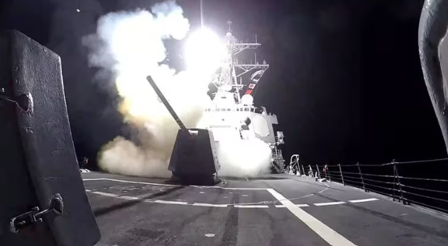 EEUU destruyó seis misiles de crucero y un dron de los rebeldes hutíes que amenazaban a buques mercantes en el mar Rojo.