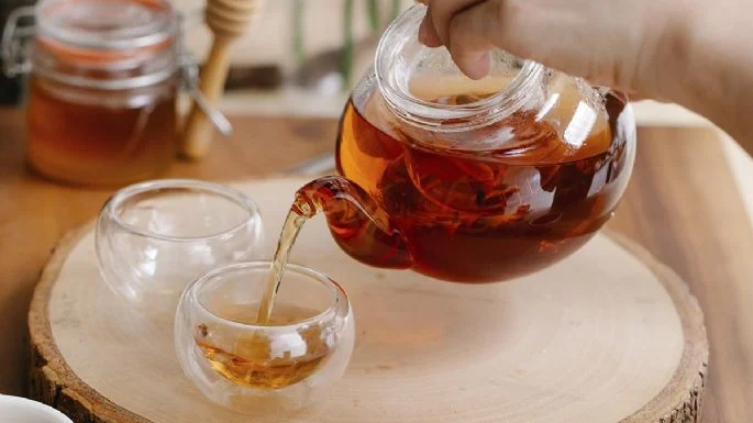 ¿Qué beneficios tiene el té de epazote? Esto debes saber para tomarlo en ayunas.