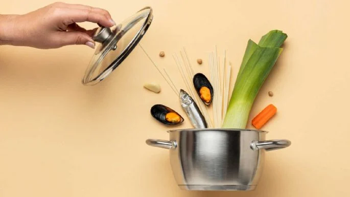 Barro, teflón o metal: Descubre cuál de estos materiales es mejor para cocinar sin arriesgar tu salud.