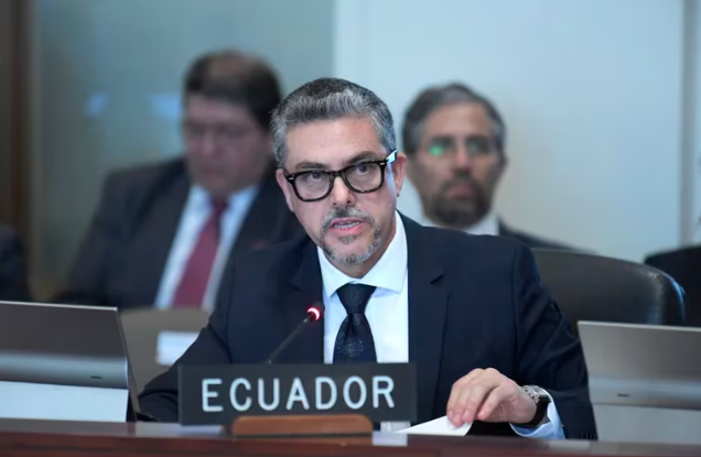 Ecuador defendió ante la OEA la irrupción policial en la embajada de México: acusó a AMLO de fomentar la impunidad.