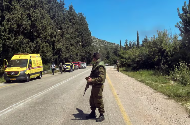 Al menos 13 heridos tras un ataque de Hezbollah contra una base israelí cerca de la frontera con El Líbano.