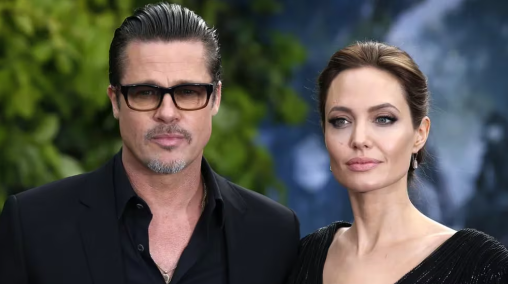 Angelina Jolie reveló que Brad Pitt la agredió múltiples veces durante su matrimonio.