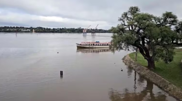 Más de 700 desplazados en Uruguay tras las severas inundaciones en cinco provincias del país.