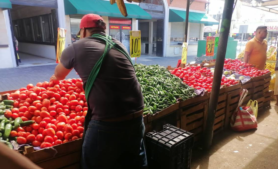 Frutas, verduras y energéticos llevaron a la inflación a 4.65% anual en Abril.