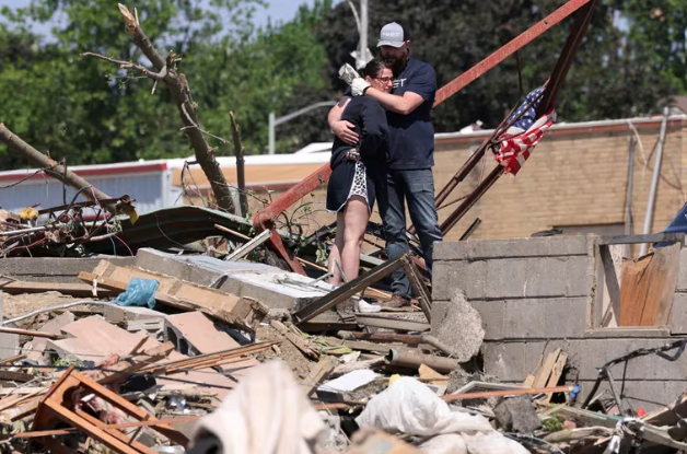 Al menos 18 personas murieron por las tormentas que causan destrozos en el centro de Estados Unidos.