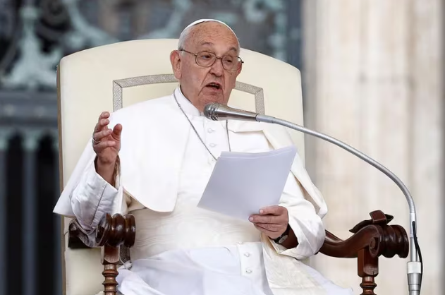 El papa Francisco se disculpó por haber dicho que en la Iglesia “ya hay mucha mariconería” al reafirmar la prohibición a los sacerdotes homosexuales.