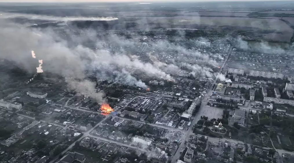 Escombros y ruinas: así quedó la ciudad ucraniana de Vovchansk tras semanas de asedio ruso.